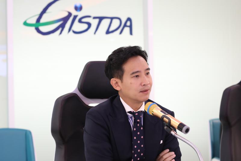 พิธา และทีม ขอเข้าหารือ GISTDA รับฟังข้อเสนอแนะนโยบายการแก้ปัญหาภัยแล้ง ภัยพิบัติ รวมถึงการพัฒนาดาวเทียม และท่าอวกาศยานในประเทศไทย_11
