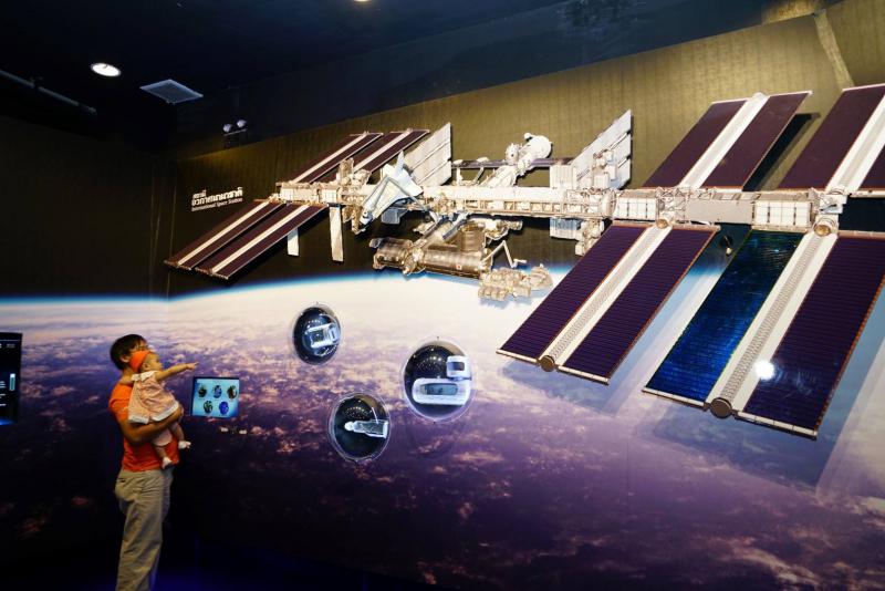 คณะผู้บริหารและพนักงานศูนย์นาโนเทคโนโลยี เข้าเยี่ยมชมอุทยานรังสรรค์นวัตกรรมอวกาศ วันที่ 23 มีนาคม 2561_4