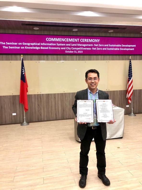 ในระหว่างวันที่ 18 – 31 ตุลาคม 2566 ที่ผ่านมา นายธนากร สงวนตระกูล นักภูมิสารสนเทศชำนาญการพิเศษ จาก GISTDA ได้รับคัดเลือกจาก ศูนย์ ICLPST (International Center for Land Policy Studies and Training), Taoyuan, Taiwan, Republic of China ให้เป็นตัวแทนประเทศไทย ภายใต้การประสานงานของ Taipei Economic & Cultural Office in Thailand _10